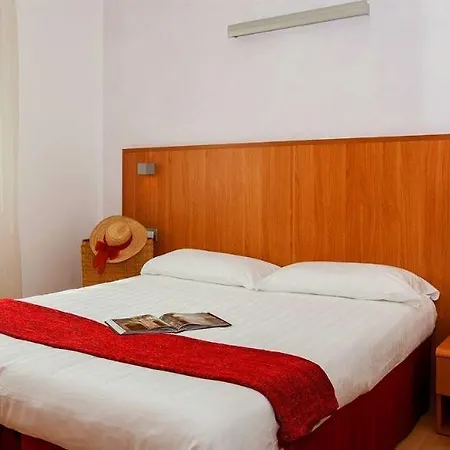 מלון Torino 3*
