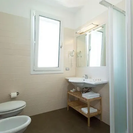 מלון Torino 3*